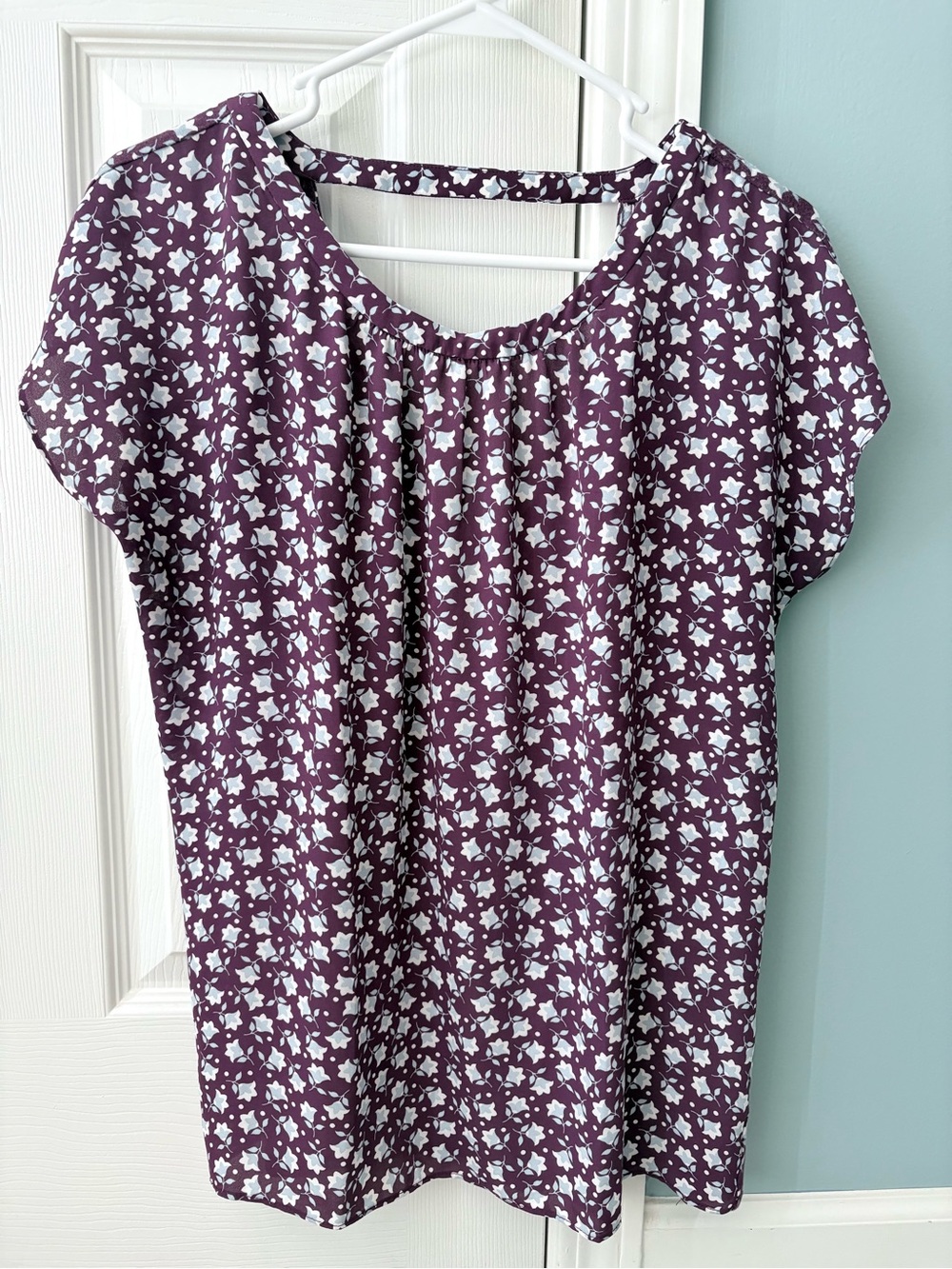 LOFT Purple Floral Short Sleeve Scoop-Neck Blouse Women’s Size S